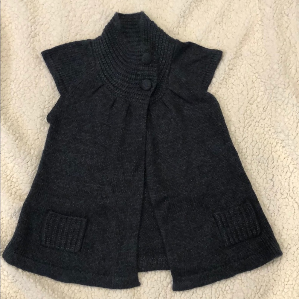 Short sleeve sweater